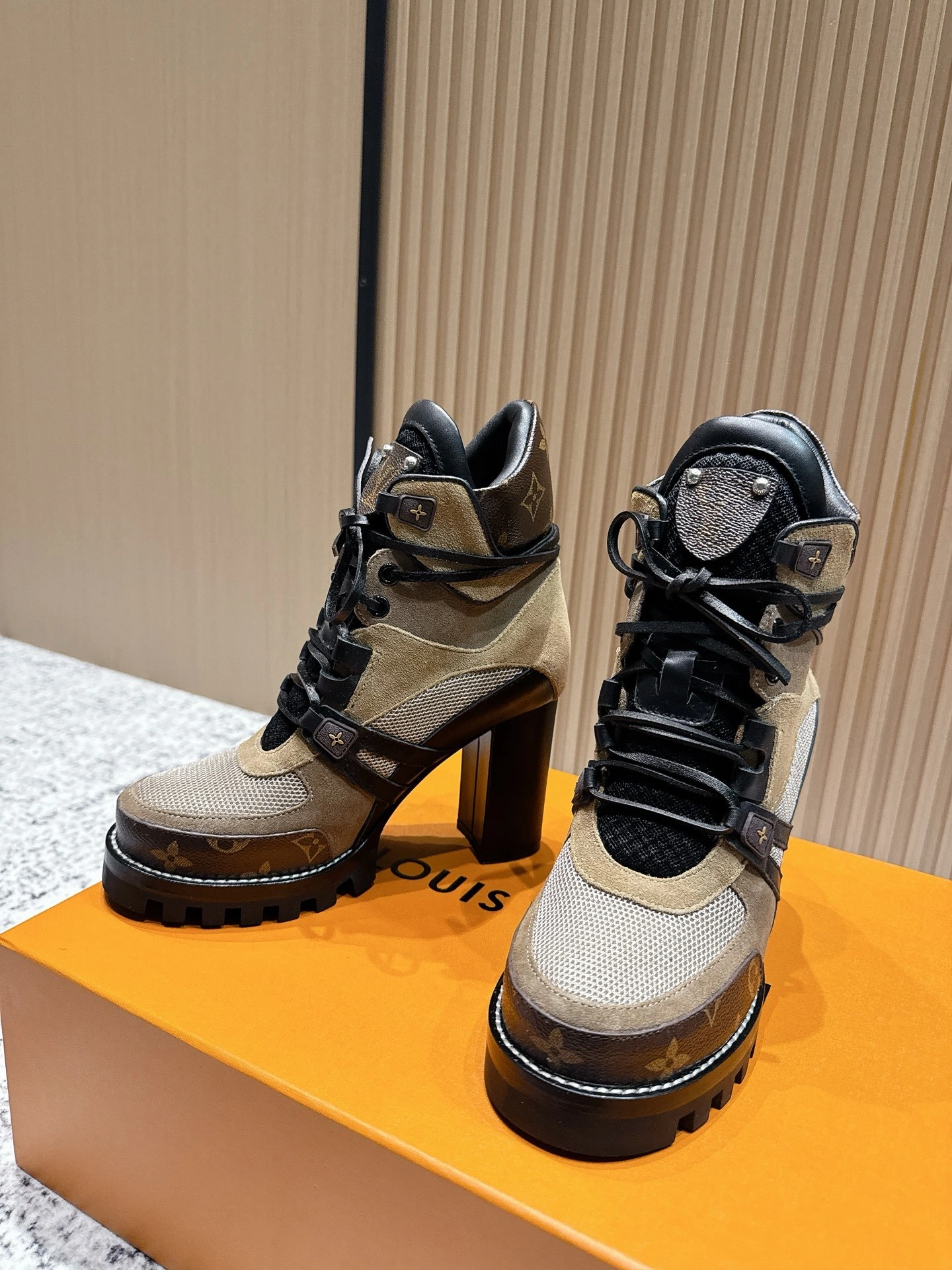 COCO-- 8V 1A94O1 cowhide Heel height ：9cm Waterproof：2.5cm item:E-X362J2905